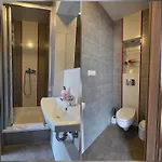 Ada & شقة كارباش